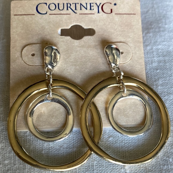 NWOT COURTNEY G 2 tone double circle earrings, st post & sm. circle $15 - Picture 1 of 4